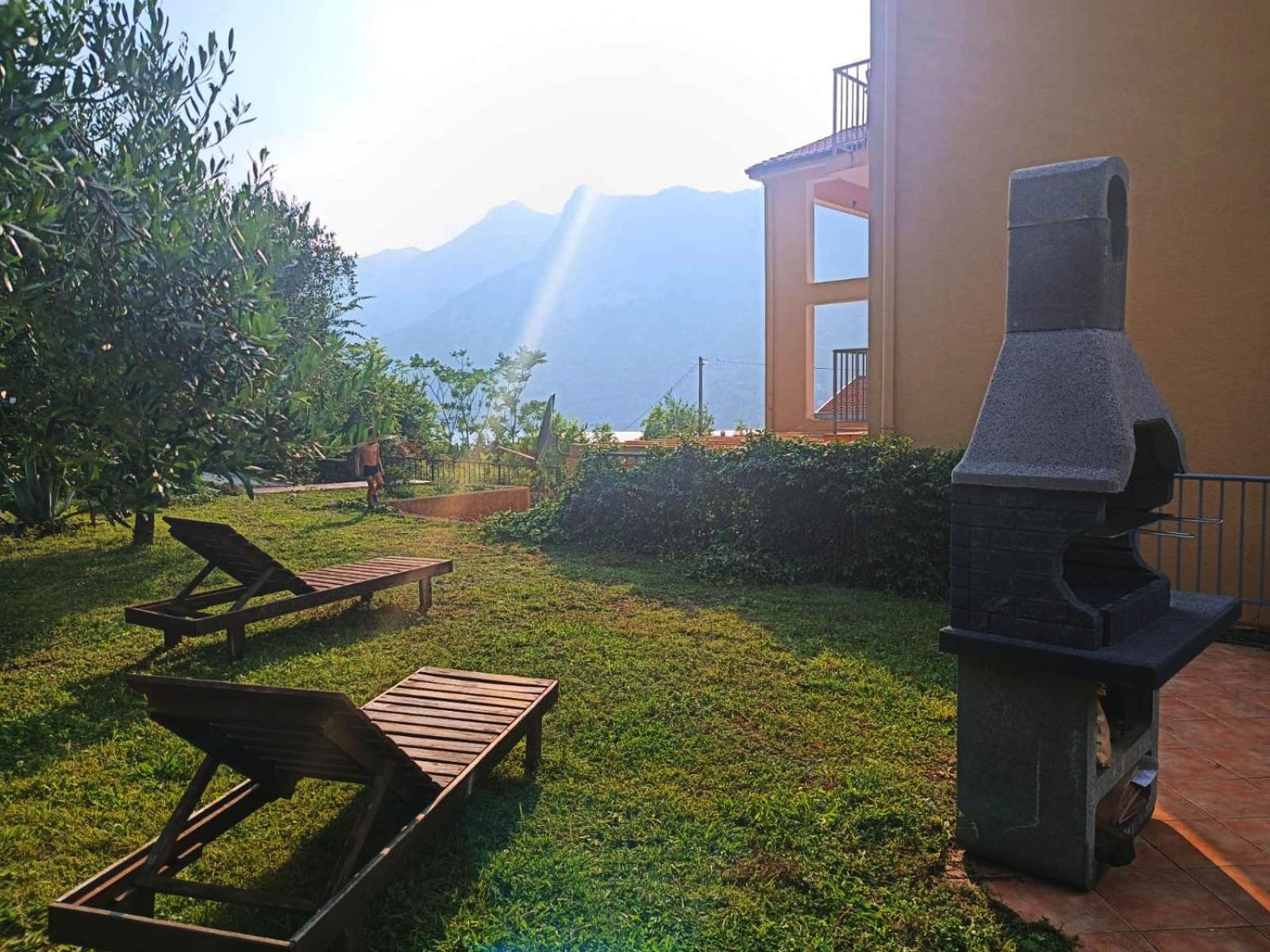 Villa Risan Apartments Екстер'єр фото