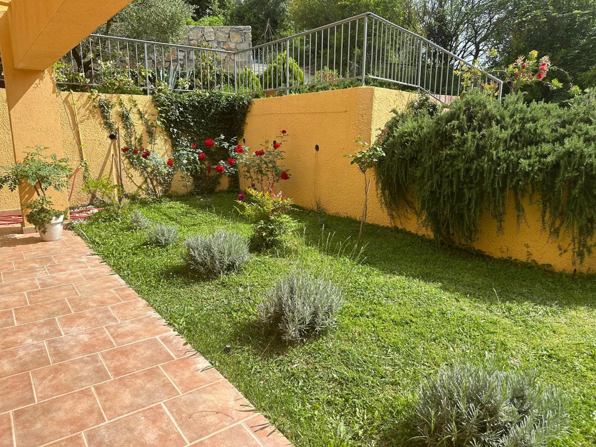 Villa Risan Apartments Екстер'єр фото