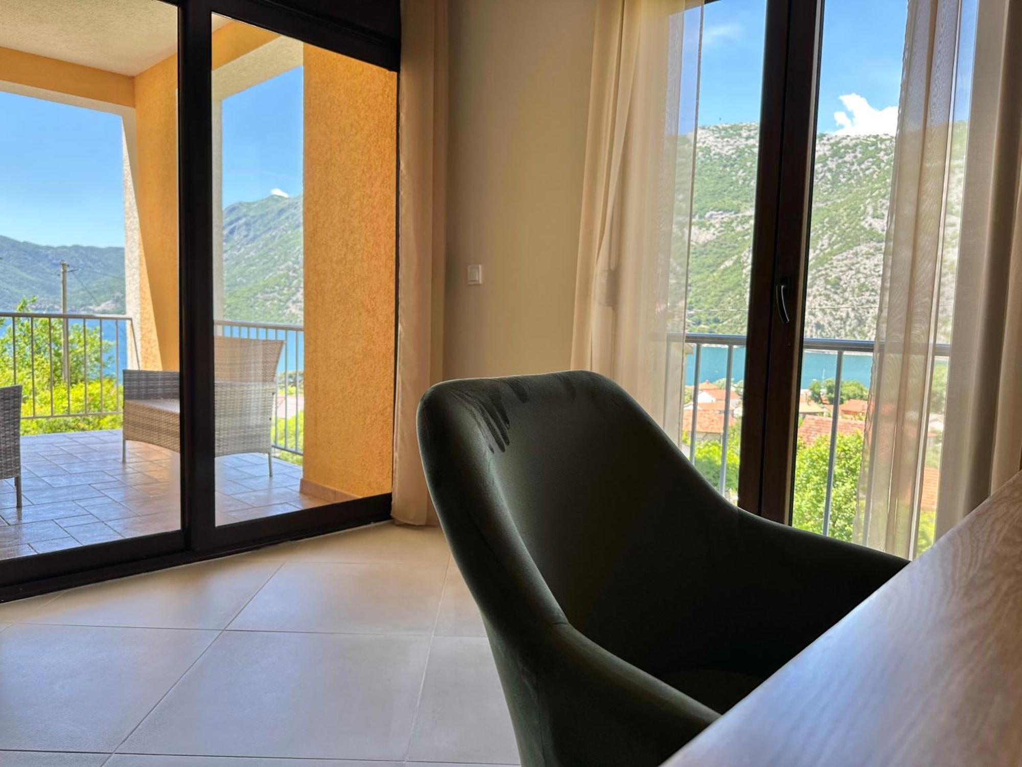 Villa Risan Apartments Екстер'єр фото