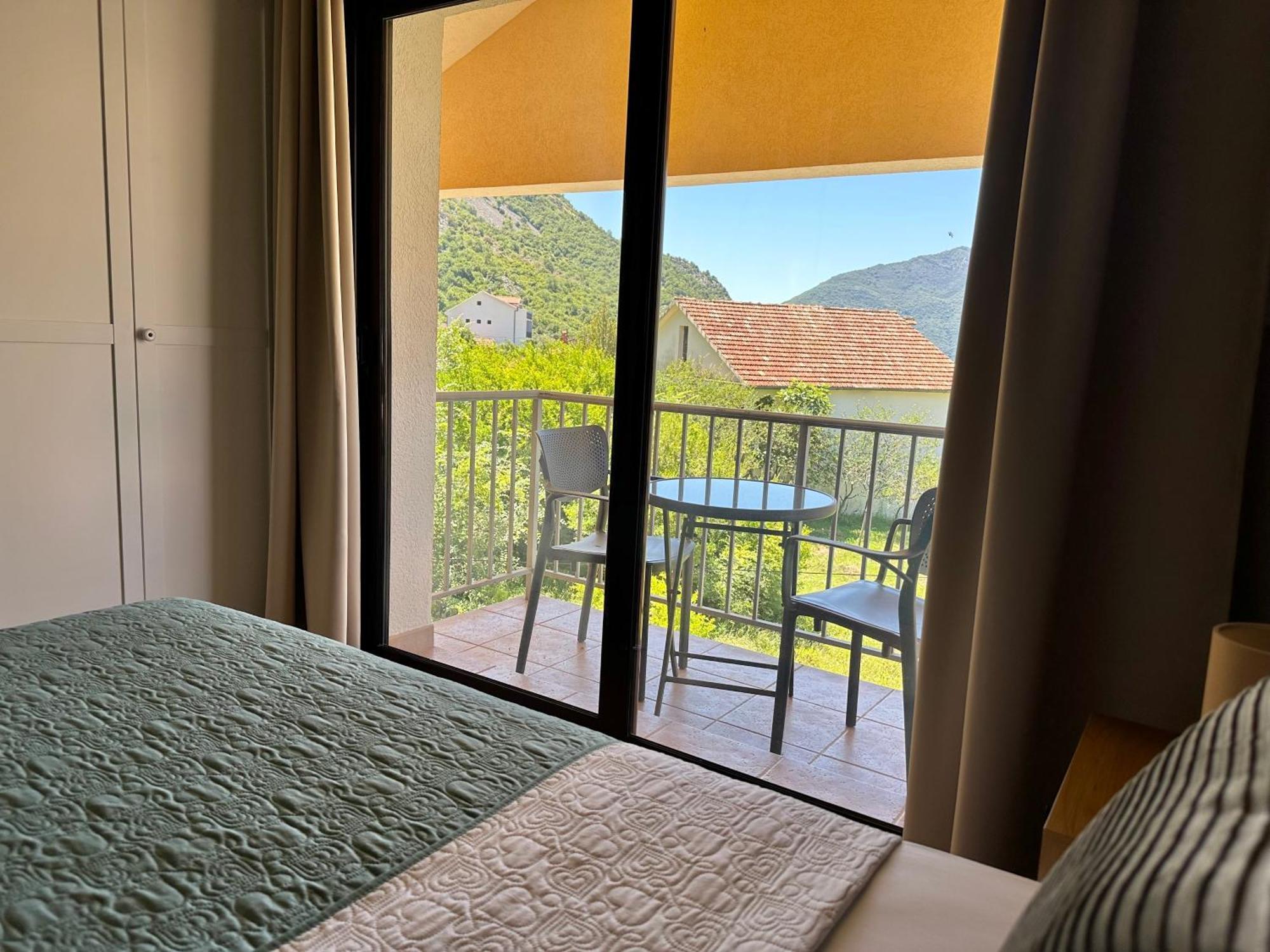Villa Risan Apartments Екстер'єр фото