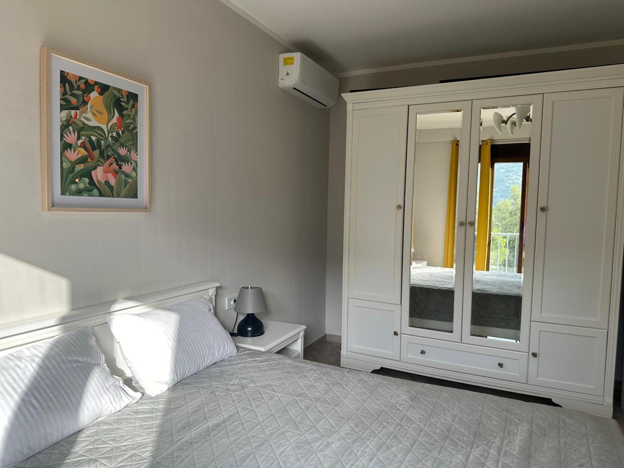 Villa Risan Apartments Екстер'єр фото