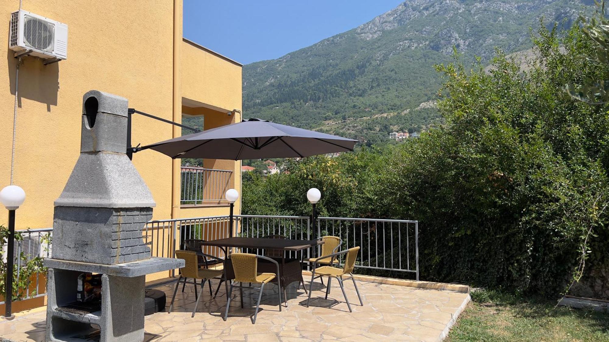 Villa Risan Apartments Екстер'єр фото